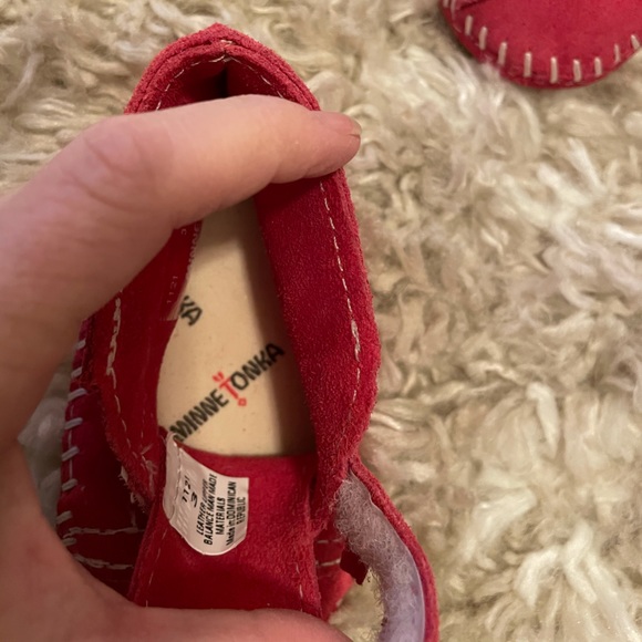Minnetonka Toddler Suede Leather Moccasin Bootie w/fringe-Sz 3-New without tags - Picture 9 of 10